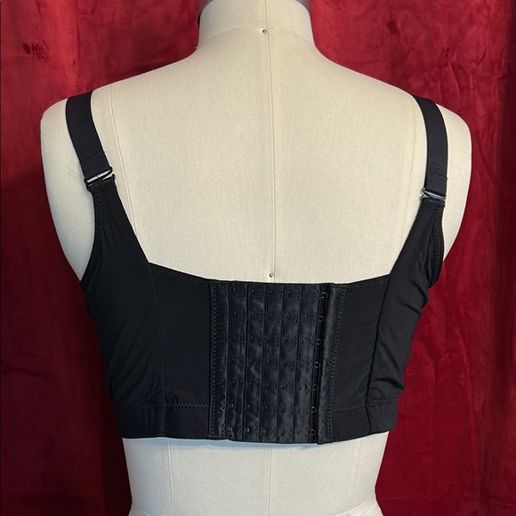 Black Smoothing Balconette Push-Up Bra - Picture 4 of 9